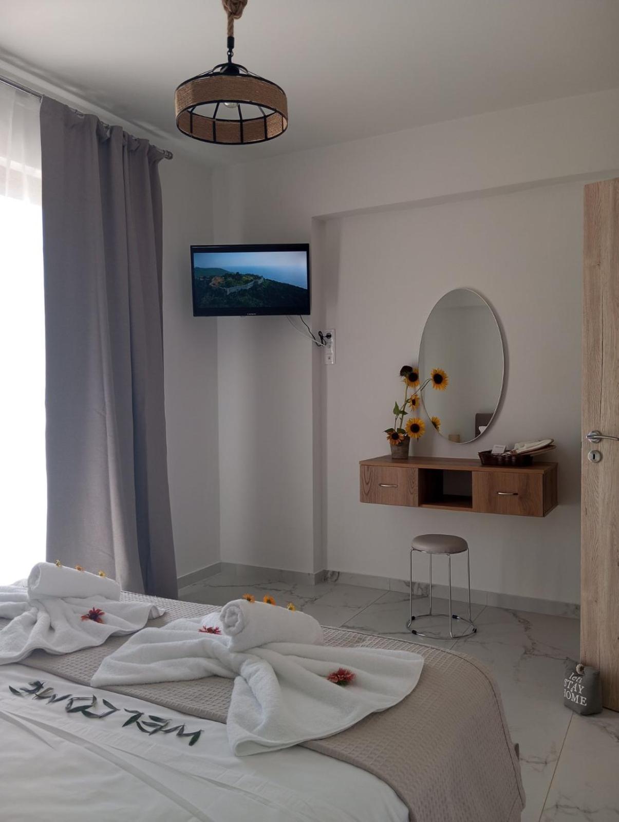 Three Charites Resort เกียโลวา ภายนอก รูปภาพ