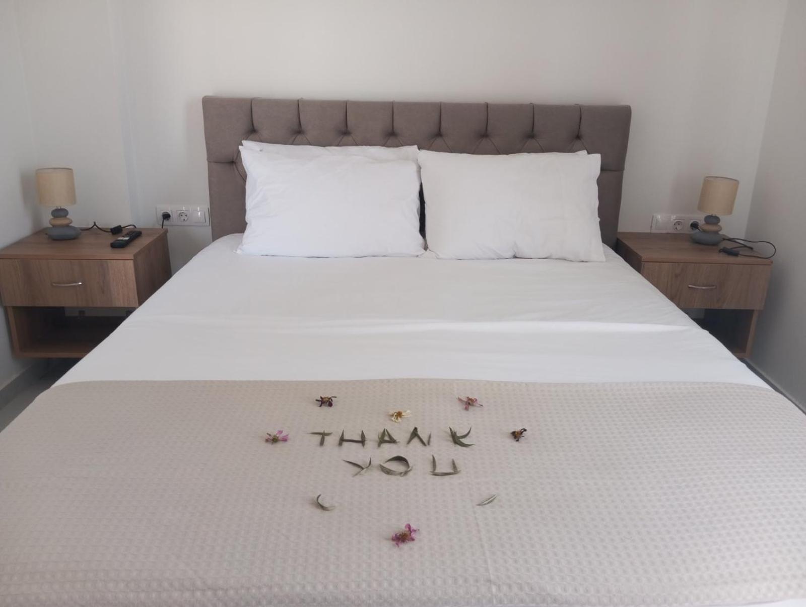 Three Charites Resort เกียโลวา ภายนอก รูปภาพ