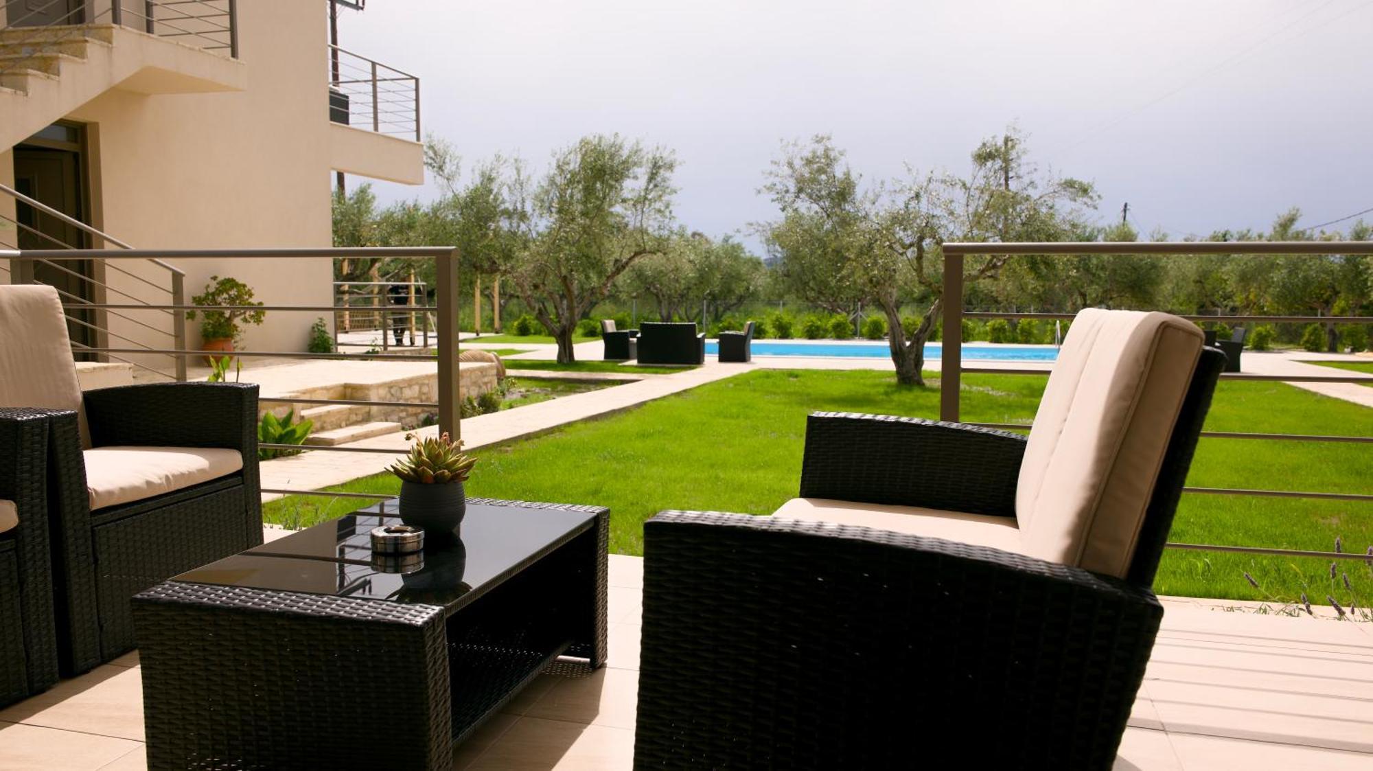 Three Charites Resort เกียโลวา ภายนอก รูปภาพ