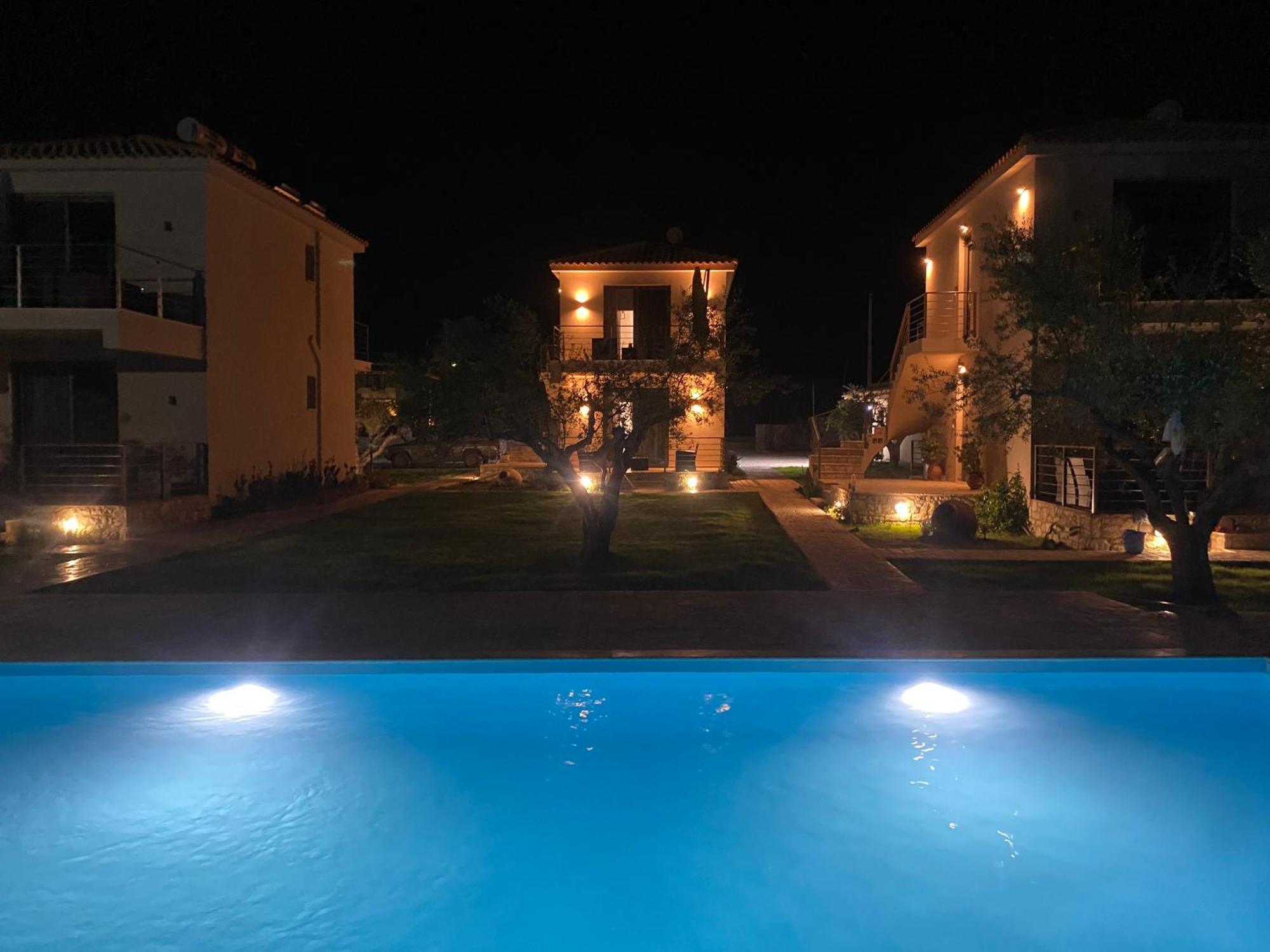 Three Charites Resort เกียโลวา ภายนอก รูปภาพ