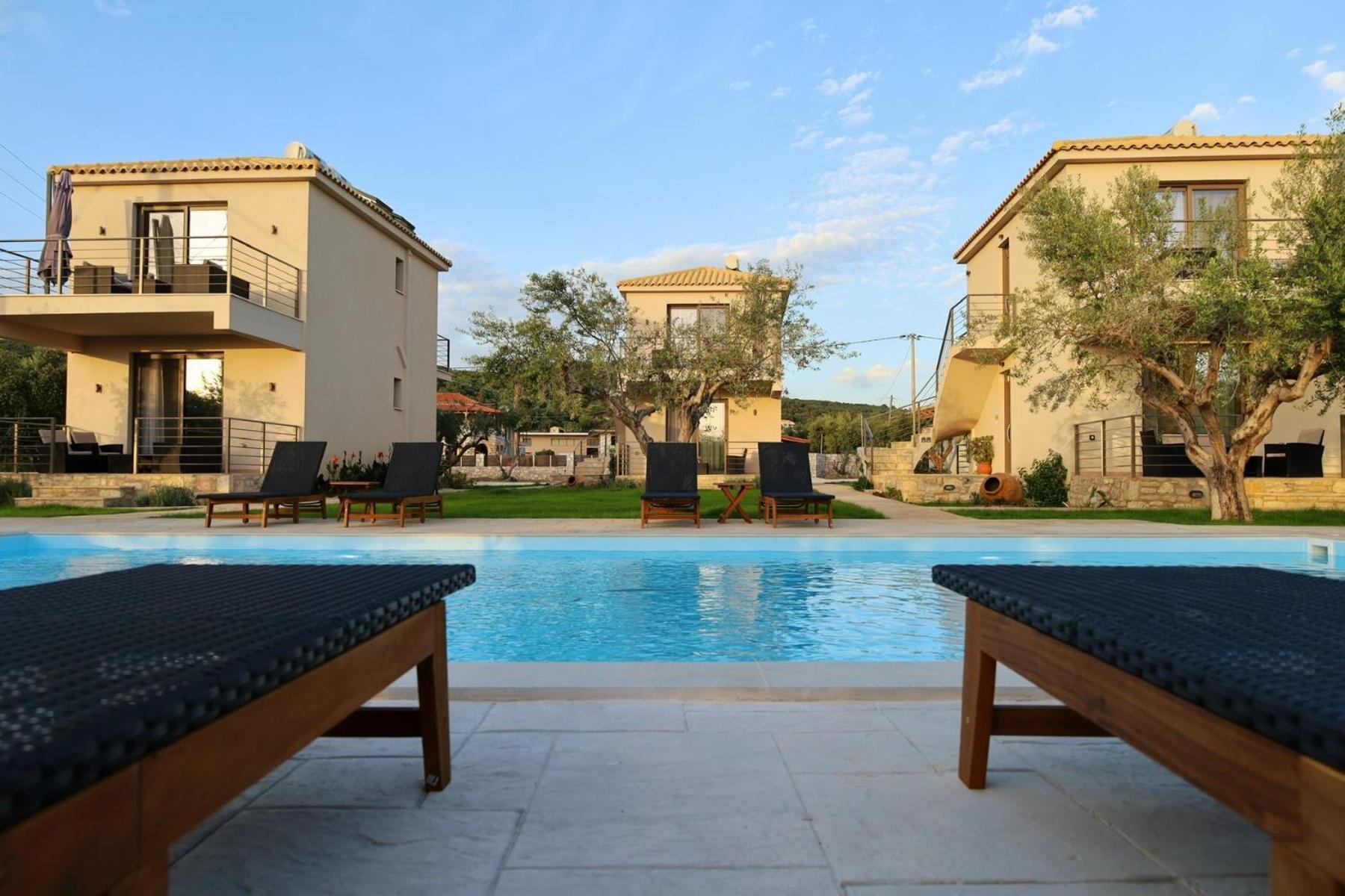 Three Charites Resort เกียโลวา ภายนอก รูปภาพ